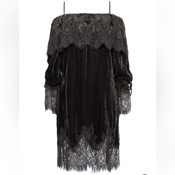 Gold Hawk Elegant Black Velvet & Lace Dress S/M - www.joarbit.com Gold Hawk Elegant Black Velvet & Lace Dress S/M - www.joarbit.com